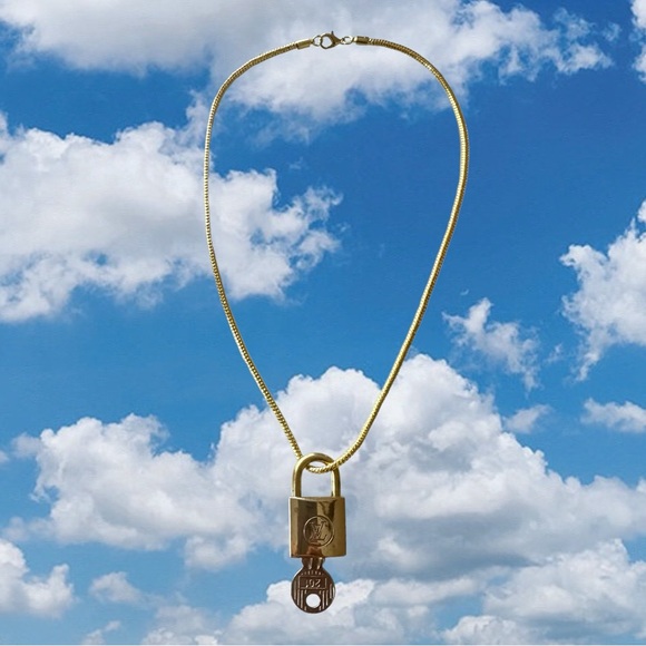 #201 Authentic Louis Vuitton Lock and Key with Unbranded Chain Series 200’s - Picture 12 of 12